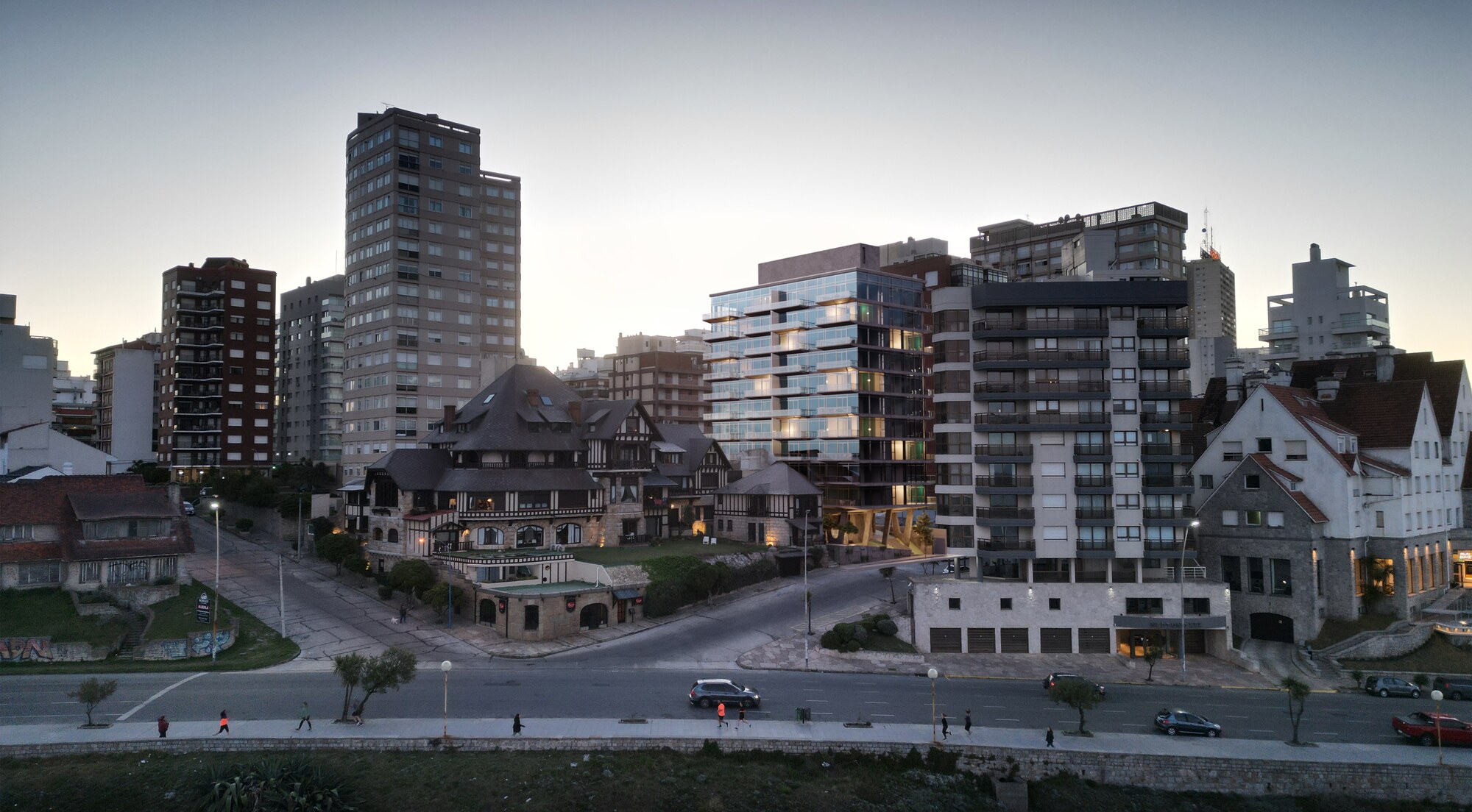 Varese Unico — dusk frontal